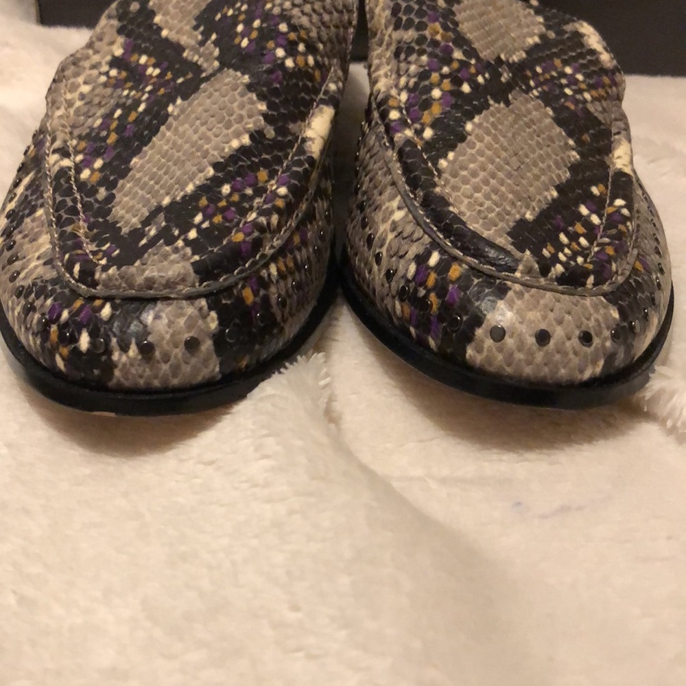 Vince Camuto Leather Snake Print Loafer. New w/ Box Mulberry, Ochre, Blk, & Wt. - Picture 3 of 10